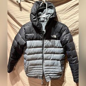 Youth M reversible North Face puffer coat